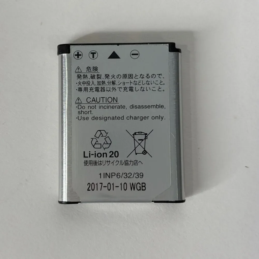 Nikon Coolpix A300 Digital Cameral 20.1 MP Silver Wifi Bluetooth FLAWS READ